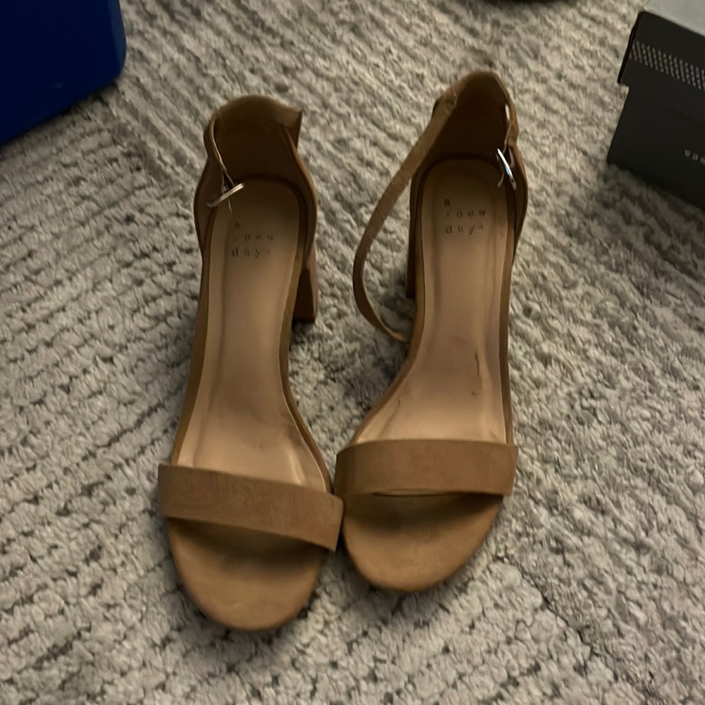 Nude heel
